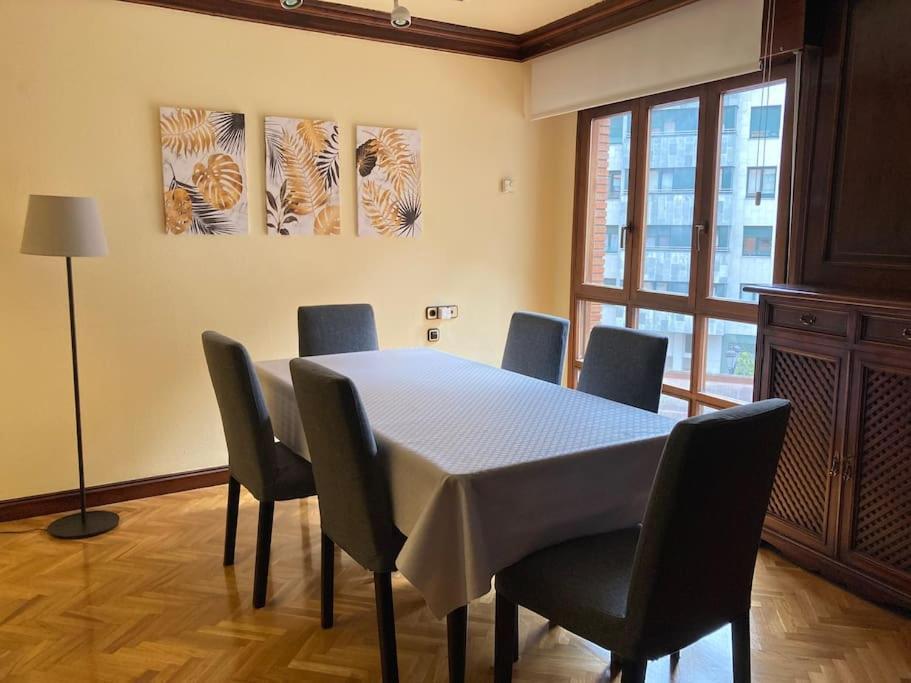 Centrico Apartamento De 2 Habitaciones By Bebalmy Oviedo Dış mekan fotoğraf